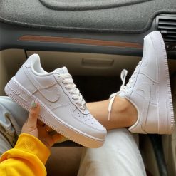 نایک ایرفورس وان سفید Nike Air Force 1 '07 8 نایک ایرفورس وان سفید Nike Air Force 1 '07
