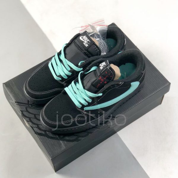 جردن وان Jordan 1 Low Travis Scott