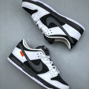 Nike SB Dunk Low Tightbooth