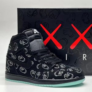 Jordan 1 Retro Kaws Black