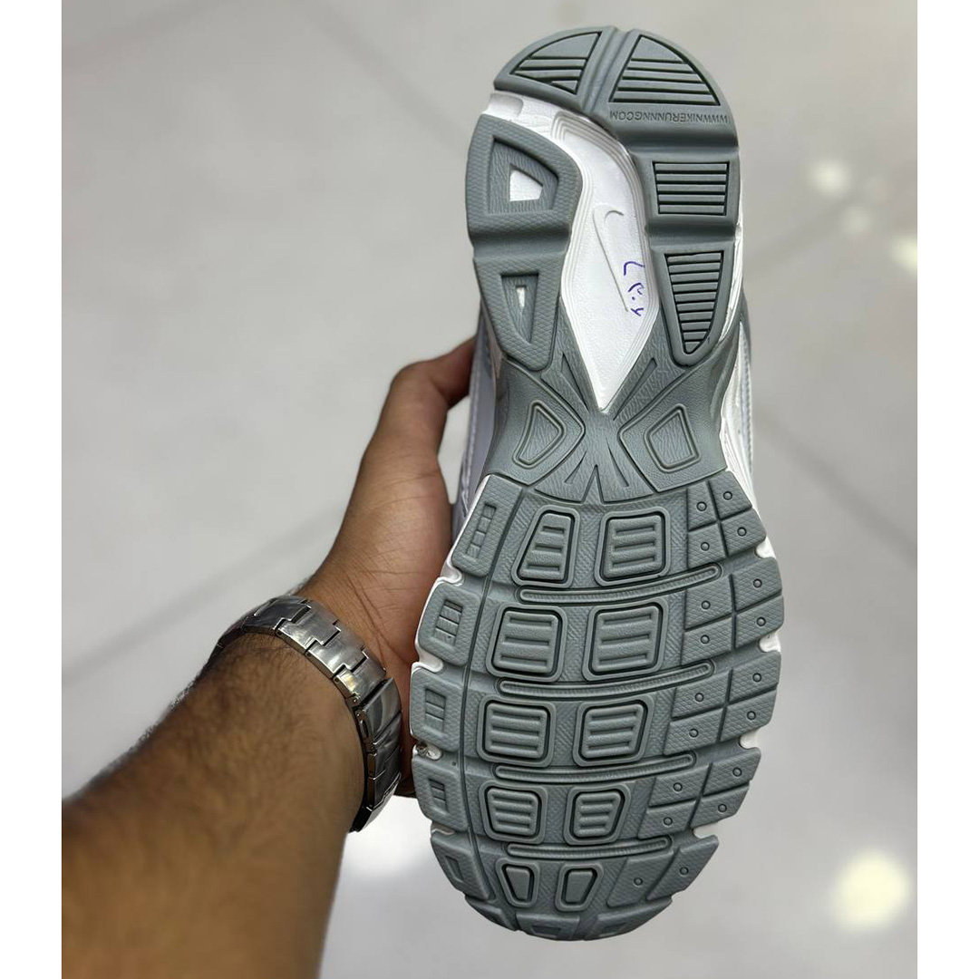 نایک اینیشیتور خاکستری سفید Nike Initiator Summit White Light Smoke Gray HQ1511-121 7 نایک اینیشیتور خاکستری سفید Nike Initiator Summit White Light Smoke Gray HQ1511-121